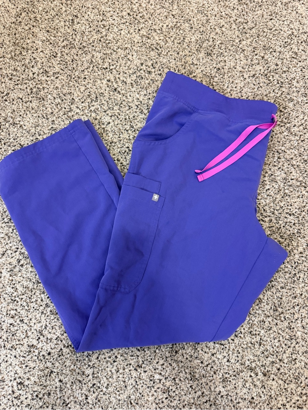 Women’s Figs Kade Cargo Scrub Pants